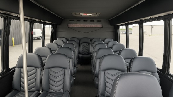 lake elsinore 28 passenger minibus